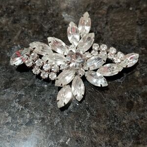 Sparkling Crystal Floral Brooch Unsigned Kramer Of New York